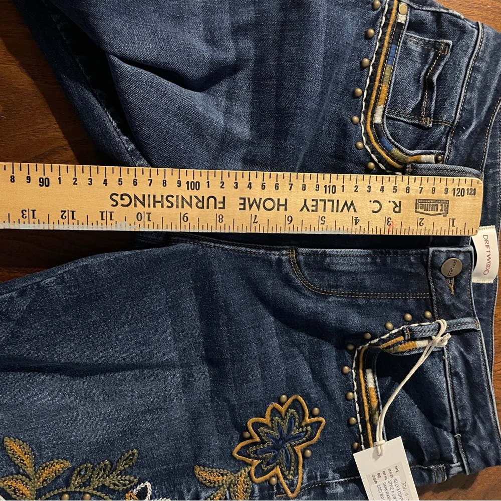 Driftwood Embroidered Kelly denim Jeans Size 26
Length 32.5 - Picture 8 of 9